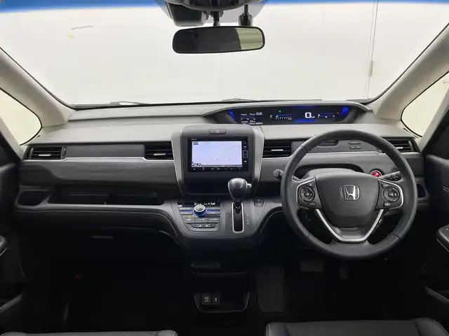 ホンダ フリード G ホンダセンシング 茨城県 2020(令2)年 3.9万km プラチナホワイトパール 純正7インチナビ/Bluetooth/フルセグ/CD/DVD/AM/FM/前後ドラレコ/ETC2.0/レーダークルーズコントロール/シートヒーター/LEDヘッドライト/オートライト/両側パワースライドドア/レーンキープアシスト/コーナーセンサー/スマートキー/スペアキー