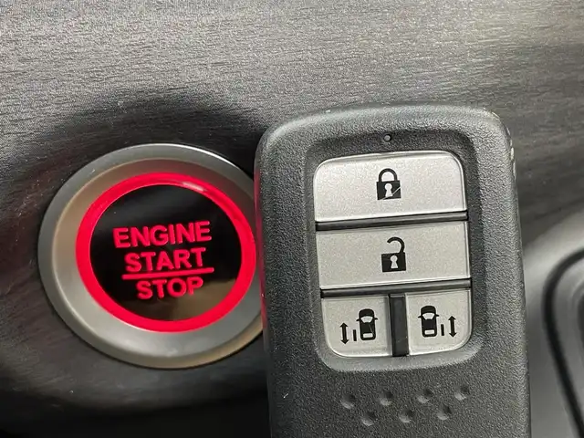 ホンダ フリード G ホンダセンシング 茨城県 2020(令2)年 3.9万km プラチナホワイトパール 純正7インチナビ/Bluetooth/フルセグ/CD/DVD/AM/FM/前後ドラレコ/ETC2.0/レーダークルーズコントロール/シートヒーター/LEDヘッドライト/オートライト/両側パワースライドドア/レーンキープアシスト/コーナーセンサー/スマートキー/スペアキー