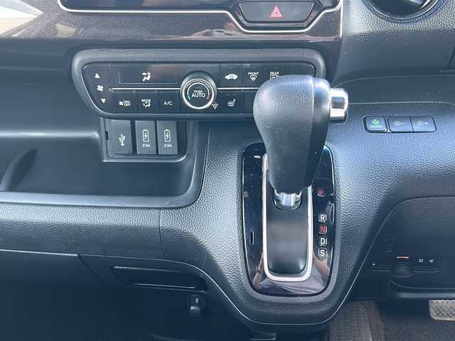 ホンダ Ｎ ＢＯＸ G L ターボ ホンダセンシング 秋田県 2019(平31)年 4万km ルナシルバーM 純正メモリナビ/Bluetooth、CD/DVD、フルセグTV/バックカメラ/ETC/前後ドライブレコーダー/レーダークルーズコントロール/両側パワースライドドア/ハーフレザーシート/前席シートヒーター/社外15インチAW/スタッドレスタイヤ積込（純正15インチAW）/取説、保証書/スペアキー