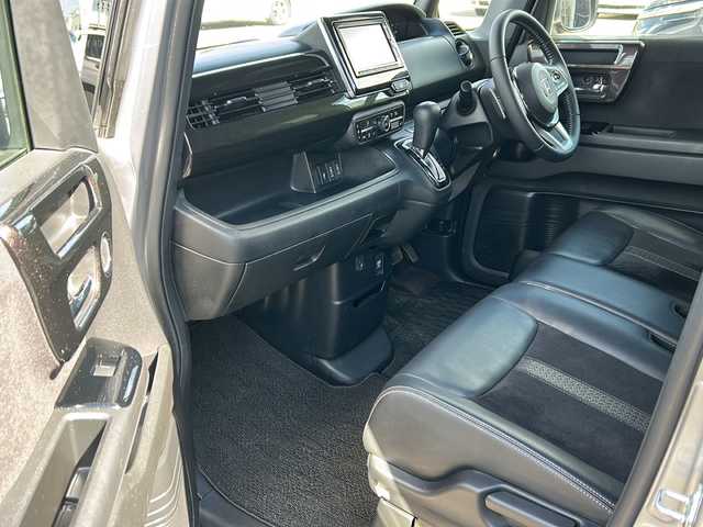 ホンダ Ｎ ＢＯＸ G L ターボ ホンダセンシング 秋田県 2019(平31)年 4万km ルナシルバーM 純正メモリナビ/Bluetooth、CD/DVD、フルセグTV/バックカメラ/ETC/前後ドライブレコーダー/レーダークルーズコントロール/両側パワースライドドア/ハーフレザーシート/前席シートヒーター/社外15インチAW/スタッドレスタイヤ積込（純正15インチAW）/取説、保証書/スペアキー