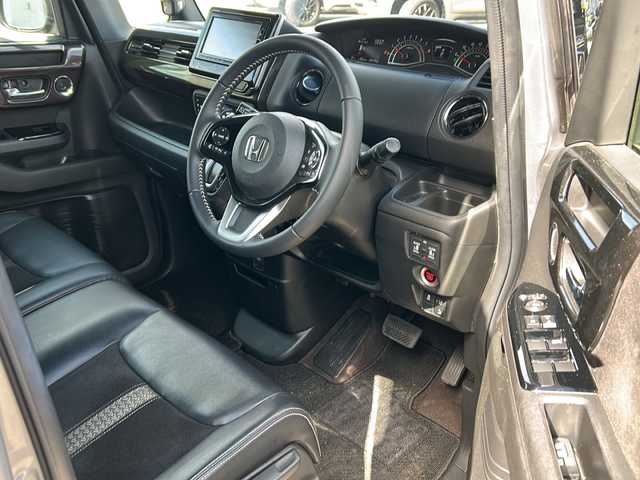 ホンダ Ｎ ＢＯＸ G L ターボ ホンダセンシング 秋田県 2019(平31)年 4万km ルナシルバーM 純正メモリナビ/Bluetooth、CD/DVD、フルセグTV/バックカメラ/ETC/前後ドライブレコーダー/レーダークルーズコントロール/両側パワースライドドア/ハーフレザーシート/前席シートヒーター/社外15インチAW/スタッドレスタイヤ積込（純正15インチAW）/取説、保証書/スペアキー