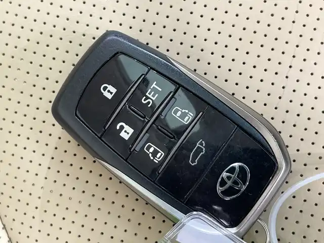 トヨタ アルファードハイブリット G Fパッケージ 栃木県 2018(平30)年 2.5万km ブラック 純正ナビ/(フルセグTV・Bluetooth・CD・DVD・Blu-ray・USB・AUX)/JBLプレミアムサウンド/バックカメラ/サンルーフ/トヨタセーフティセンス/ ・プリクラッシュセーフティ/ ・レーンキープアシスト/ ・オートクルーズコントロール/ ・オートハイビーム/前後コーナーセンサー/パワーバックドア/本革シート(ベージュ)/前席パワーシート(運転席メモリ機能付き)/二列目シート電動リクライニング/オットマン/前席シートクーラー/前席・二列目シートヒーター/オートホールド/ウッドコンビハンドル/両側パワースライドドア/AC100V電源/MTモード付AT/純正アルミホイール/純正フロアマット/スマートキー/スペアキー1本/取扱説明書/保証書