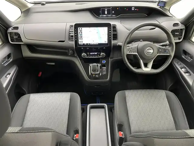 日産 セレナ e－パワー ハイウェイスター V 岡山県 2020(令2)年 4.6万km ブリリアントホワイトパール 福祉車両/・セカンドスライドアップシート/純正10インチナビ/・MM519D-L/（CD/DVD/TV/BT/Carplay)/純正11インチフリップダウンモニター/全方位カメラ/パーキングアシスト/両側パワースライドドア/プロパイロット/純正前後ドライブレコーダー/LEDヘッドライト/オートライト/ハンドルヒーター/シートヒーター/ETC
