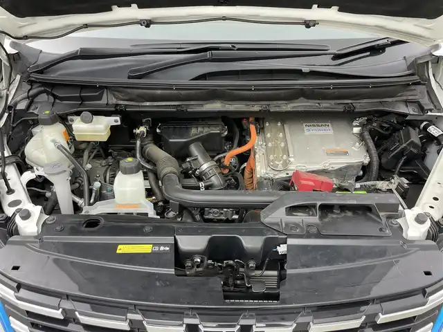 日産 セレナ e－パワー ハイウェイスター V 岡山県 2020(令2)年 4.6万km ブリリアントホワイトパール 福祉車両/・セカンドスライドアップシート/純正10インチナビ/・MM519D-L/（CD/DVD/TV/BT/Carplay)/純正11インチフリップダウンモニター/全方位カメラ/パーキングアシスト/両側パワースライドドア/プロパイロット/純正前後ドライブレコーダー/LEDヘッドライト/オートライト/ハンドルヒーター/シートヒーター/ETC