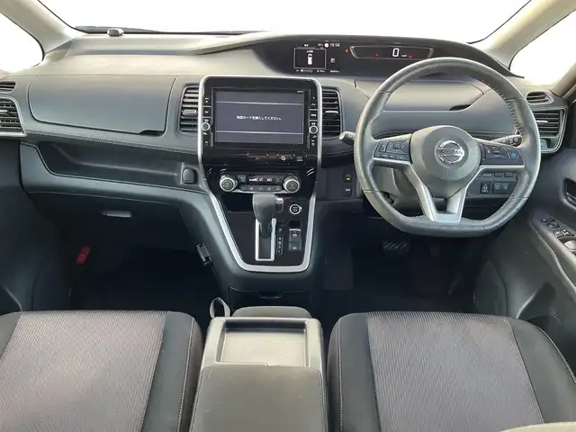 日産 セレナ ハイウェイスターVセレクションⅡ 福岡県 2018(平30)年 7万km ブリリアントホワイトパール プロパイロット/フリップダウンモニター/純正９インチナビ（ＭＭ５１８Ｄ－Ｌ）/フルセグTV/CD/DVD/BD/SD/BT/AUX/AM/FM/アラウンドビューモニター/エマージェンシーブレーキ/ＬＤＷ/ソナー/レーダークルーズコントロール/デジタルインナーミラー/ハンズフリー両側パワースライドドア/ステアリングヒーター/前席シートヒーター/パーキングアシスト/ビルトインETC/ドライブレコーダー/電動パーキング/ブレーキホールド/ステアリングリモコン/アイドリングストップ/スマートキー/プッシュスタート/純正AW/ロールサンシェード/シートバックテーブル