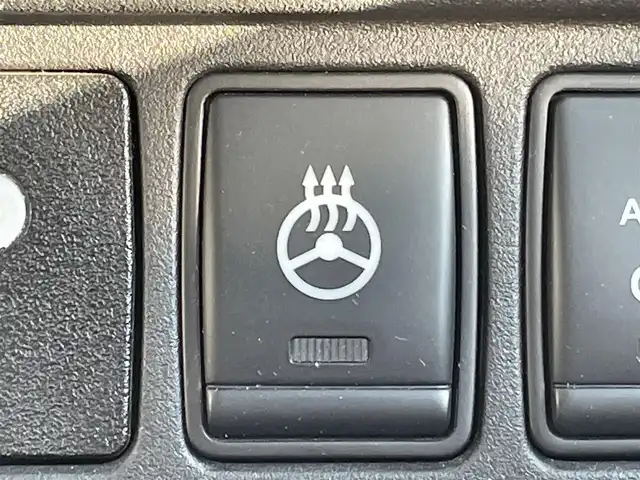 日産 セレナ ハイウェイスターVセレクションⅡ 福岡県 2018(平30)年 7万km ブリリアントホワイトパール プロパイロット/フリップダウンモニター/純正９インチナビ（ＭＭ５１８Ｄ－Ｌ）/フルセグTV/CD/DVD/BD/SD/BT/AUX/AM/FM/アラウンドビューモニター/エマージェンシーブレーキ/ＬＤＷ/ソナー/レーダークルーズコントロール/デジタルインナーミラー/ハンズフリー両側パワースライドドア/ステアリングヒーター/前席シートヒーター/パーキングアシスト/ビルトインETC/ドライブレコーダー/電動パーキング/ブレーキホールド/ステアリングリモコン/アイドリングストップ/スマートキー/プッシュスタート/純正AW/ロールサンシェード/シートバックテーブル