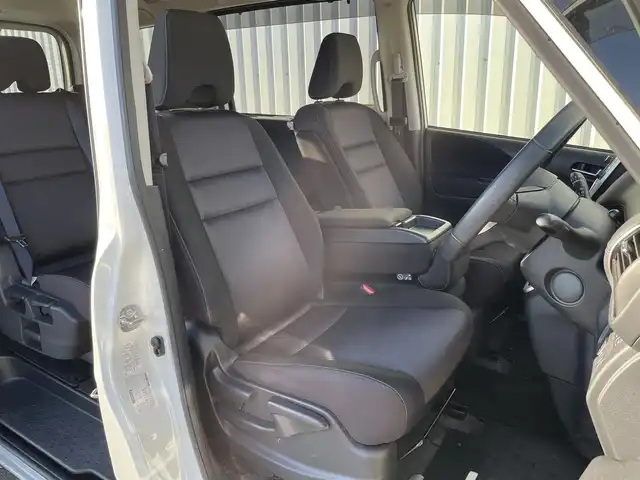 日産 セレナ ハイウェイスターVセレクションⅡ 福岡県 2018(平30)年 7万km ブリリアントホワイトパール プロパイロット/フリップダウンモニター/純正９インチナビ（ＭＭ５１８Ｄ－Ｌ）/フルセグTV/CD/DVD/BD/SD/BT/AUX/AM/FM/アラウンドビューモニター/エマージェンシーブレーキ/ＬＤＷ/ソナー/レーダークルーズコントロール/デジタルインナーミラー/ハンズフリー両側パワースライドドア/ステアリングヒーター/前席シートヒーター/パーキングアシスト/ビルトインETC/ドライブレコーダー/電動パーキング/ブレーキホールド/ステアリングリモコン/アイドリングストップ/スマートキー/プッシュスタート/純正AW/ロールサンシェード/シートバックテーブル
