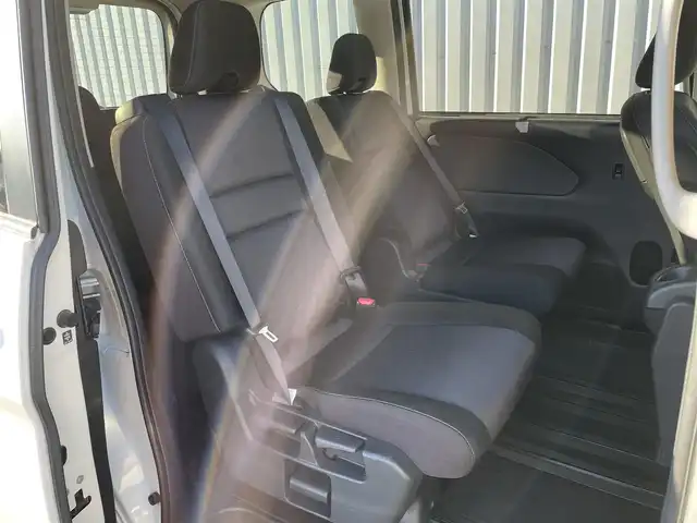 日産 セレナ ハイウェイスターVセレクションⅡ 福岡県 2018(平30)年 7万km ブリリアントホワイトパール プロパイロット/フリップダウンモニター/純正９インチナビ（ＭＭ５１８Ｄ－Ｌ）/フルセグTV/CD/DVD/BD/SD/BT/AUX/AM/FM/アラウンドビューモニター/エマージェンシーブレーキ/ＬＤＷ/ソナー/レーダークルーズコントロール/デジタルインナーミラー/ハンズフリー両側パワースライドドア/ステアリングヒーター/前席シートヒーター/パーキングアシスト/ビルトインETC/ドライブレコーダー/電動パーキング/ブレーキホールド/ステアリングリモコン/アイドリングストップ/スマートキー/プッシュスタート/純正AW/ロールサンシェード/シートバックテーブル