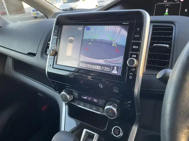 日産 セレナ ハイウェイスターVセレクションⅡ 福岡県 2018(平30)年 7万km ブリリアントホワイトパール プロパイロット/フリップダウンモニター/純正９インチナビ（ＭＭ５１８Ｄ－Ｌ）/フルセグTV/CD/DVD/BD/SD/BT/AUX/AM/FM/アラウンドビューモニター/エマージェンシーブレーキ/ＬＤＷ/ソナー/レーダークルーズコントロール/デジタルインナーミラー/ハンズフリー両側パワースライドドア/ステアリングヒーター/前席シートヒーター/パーキングアシスト/ビルトインETC/ドライブレコーダー/電動パーキング/ブレーキホールド/ステアリングリモコン/アイドリングストップ/スマートキー/プッシュスタート/純正AW/ロールサンシェード/シートバックテーブル