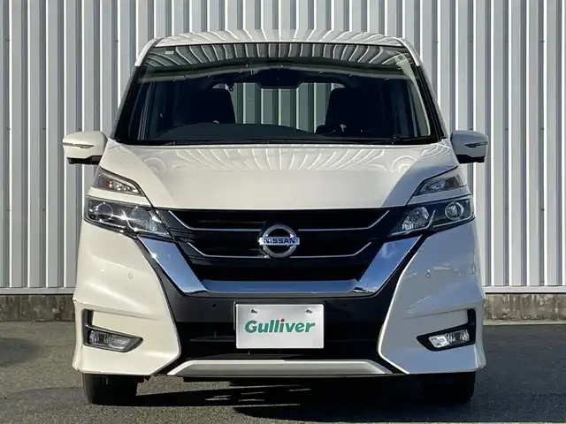 日産 セレナ ハイウェイスターVセレクションⅡ 福岡県 2018(平30)年 7万km ブリリアントホワイトパール プロパイロット/フリップダウンモニター/純正９インチナビ（ＭＭ５１８Ｄ－Ｌ）/フルセグTV/CD/DVD/BD/SD/BT/AUX/AM/FM/アラウンドビューモニター/エマージェンシーブレーキ/ＬＤＷ/ソナー/レーダークルーズコントロール/デジタルインナーミラー/ハンズフリー両側パワースライドドア/ステアリングヒーター/前席シートヒーター/パーキングアシスト/ビルトインETC/ドライブレコーダー/電動パーキング/ブレーキホールド/ステアリングリモコン/アイドリングストップ/スマートキー/プッシュスタート/純正AW/ロールサンシェード/シートバックテーブル