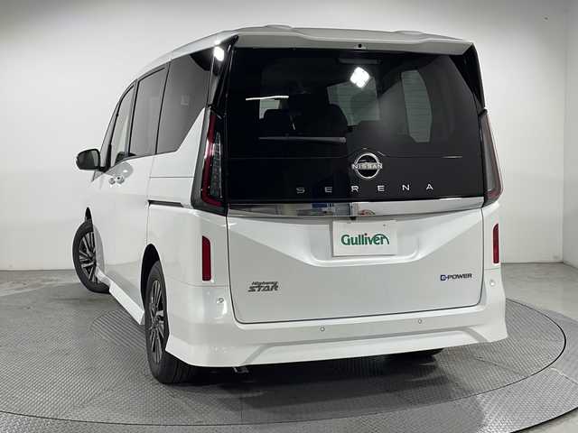 日産 セレナ e－パワー ハイウェイスター V 広島県 2025(令7)年 0.1千km プリズムホワイト 登録済未使用車　10Km/ヘッドランプ オートレベライザー/アダプティブLEDヘッドライトシステム/インテリジェント アラウンドビューモニター(移動物 検知機能付)/インテリジェント ルームミラー/アドバンスドドライブアシストディスプレイ（12.3インチカラーディスプレイ）/統合型インターフェースディスプレイ/ワイヤレス充電器/6スピーカー/NissanConnectナビゲーションシステム（地デジ内蔵）/車載通信ユニット（TCU［Telematics Control Unit］）/ETC2.0ユニット（ビルトインタイプ）/ドライブレコーダー（前後セット）/プロパイロット（ナビリンク機能付）/プロパイロット緊急停止支援システム(SOSコール機能付)/SOSコール/後席専用モニターHDMI NissanConnectナビ付車用/両側パワースライドドア/純正16インチアルミホイール(205/65/R16)/エアバッグ(運転席/助手席/サイド/カーテン)
