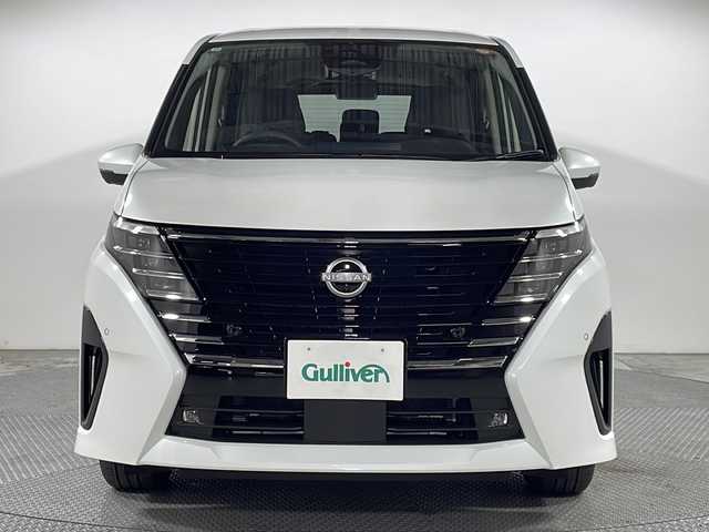 日産 セレナ e－パワー ハイウェイスター V 広島県 2025(令7)年 0.1千km プリズムホワイト 登録済未使用車　10Km/ヘッドランプ オートレベライザー/アダプティブLEDヘッドライトシステム/インテリジェント アラウンドビューモニター(移動物 検知機能付)/インテリジェント ルームミラー/アドバンスドドライブアシストディスプレイ（12.3インチカラーディスプレイ）/統合型インターフェースディスプレイ/ワイヤレス充電器/6スピーカー/NissanConnectナビゲーションシステム（地デジ内蔵）/車載通信ユニット（TCU［Telematics Control Unit］）/ETC2.0ユニット（ビルトインタイプ）/ドライブレコーダー（前後セット）/プロパイロット（ナビリンク機能付）/プロパイロット緊急停止支援システム(SOSコール機能付)/SOSコール/後席専用モニターHDMI NissanConnectナビ付車用/両側パワースライドドア/純正16インチアルミホイール(205/65/R16)/エアバッグ(運転席/助手席/サイド/カーテン)