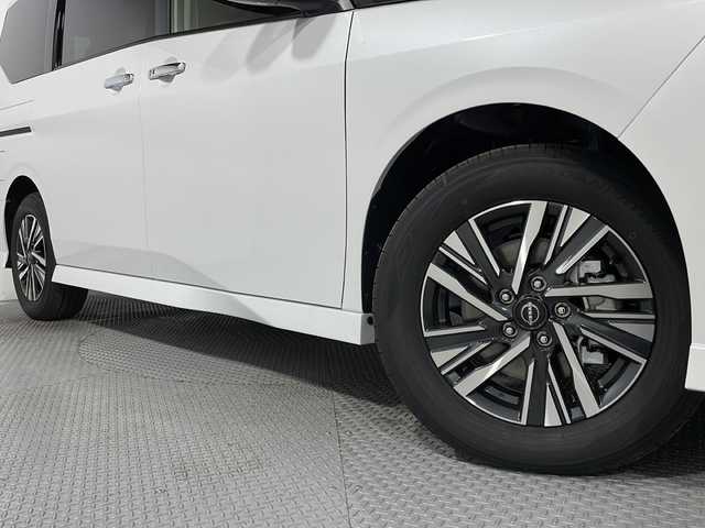日産 セレナ e－パワー ハイウェイスター V 広島県 2025(令7)年 0.1千km プリズムホワイト 登録済未使用車　10Km/ヘッドランプ オートレベライザー/アダプティブLEDヘッドライトシステム/インテリジェント アラウンドビューモニター(移動物 検知機能付)/インテリジェント ルームミラー/アドバンスドドライブアシストディスプレイ（12.3インチカラーディスプレイ）/統合型インターフェースディスプレイ/ワイヤレス充電器/6スピーカー/NissanConnectナビゲーションシステム（地デジ内蔵）/車載通信ユニット（TCU［Telematics Control Unit］）/ETC2.0ユニット（ビルトインタイプ）/ドライブレコーダー（前後セット）/プロパイロット（ナビリンク機能付）/プロパイロット緊急停止支援システム(SOSコール機能付)/SOSコール/後席専用モニターHDMI NissanConnectナビ付車用/両側パワースライドドア/純正16インチアルミホイール(205/65/R16)/エアバッグ(運転席/助手席/サイド/カーテン)
