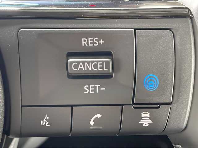 日産 セレナ e－パワー ハイウェイスター V 広島県 2025(令7)年 0.1千km プリズムホワイト 登録済未使用車　10Km/ヘッドランプ オートレベライザー/アダプティブLEDヘッドライトシステム/インテリジェント アラウンドビューモニター(移動物 検知機能付)/インテリジェント ルームミラー/アドバンスドドライブアシストディスプレイ（12.3インチカラーディスプレイ）/統合型インターフェースディスプレイ/ワイヤレス充電器/6スピーカー/NissanConnectナビゲーションシステム（地デジ内蔵）/車載通信ユニット（TCU［Telematics Control Unit］）/ETC2.0ユニット（ビルトインタイプ）/ドライブレコーダー（前後セット）/プロパイロット（ナビリンク機能付）/プロパイロット緊急停止支援システム(SOSコール機能付)/SOSコール/後席専用モニターHDMI NissanConnectナビ付車用/両側パワースライドドア/純正16インチアルミホイール(205/65/R16)/エアバッグ(運転席/助手席/サイド/カーテン)