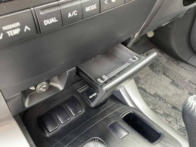 トヨタ ランドクルーザー プラド TX－LTD 60thスペシャル 佐賀県 2007(平19)年 18万km ホワイト ワンオーナー/社外ナビ（CN-RE05WD）/フルセグTV/Bluetooth/USB/DVD/バックカメラ/センターデフロック/ETC/LEDヘッドライト/オートライト/フォグランプ/ルーフレール/純正17インチAW/純正フロアマット/保証書/記録簿H22/24/26/30/R2/4/6/取扱説明書/スペアキー