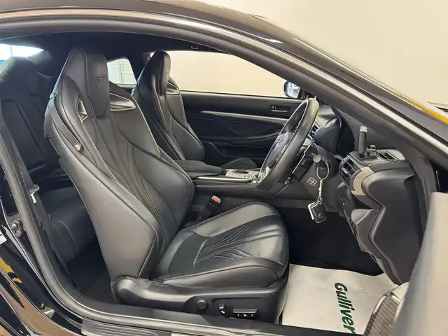 レクサス ＲＣ Ｆ 群馬県 2015(平27)年 6.5万km ブラック レーダークルーズコントロール/オートハイビーム/ブラインドスポットモニター/パーキングセンサー/レーンディパーチャーアラート/プリクラッシュセーフティ/純正SDナビ/   BT/フルセグ/CD/DVD/Blu-ray/SD/AM/FM/USB/バックカメラ/黒革シート/前席シートヒーター/前席エアシート/本革巻きステアリング/ステアリングヒーター/3眼LEDヘッドライト/純正フロアマット/純正19インチAW/ドライブレコーダー/ビルトインETC