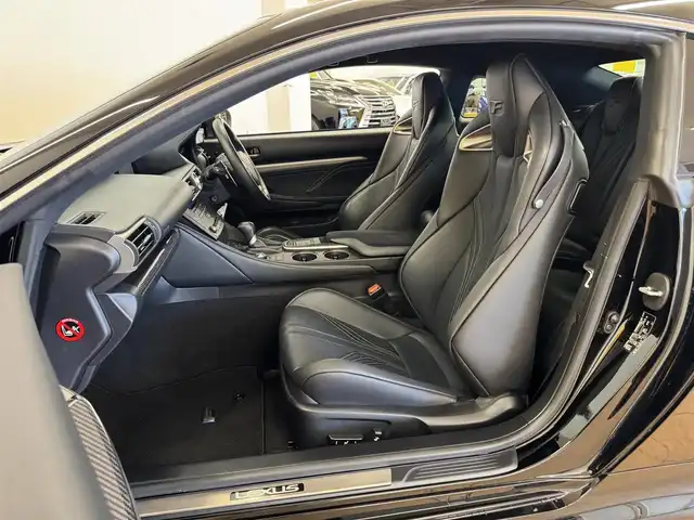 レクサス ＲＣ Ｆ 群馬県 2015(平27)年 6.5万km ブラック レーダークルーズコントロール/オートハイビーム/ブラインドスポットモニター/パーキングセンサー/レーンディパーチャーアラート/プリクラッシュセーフティ/純正SDナビ/   BT/フルセグ/CD/DVD/Blu-ray/SD/AM/FM/USB/バックカメラ/黒革シート/前席シートヒーター/前席エアシート/本革巻きステアリング/ステアリングヒーター/3眼LEDヘッドライト/純正フロアマット/純正19インチAW/ドライブレコーダー/ビルトインETC