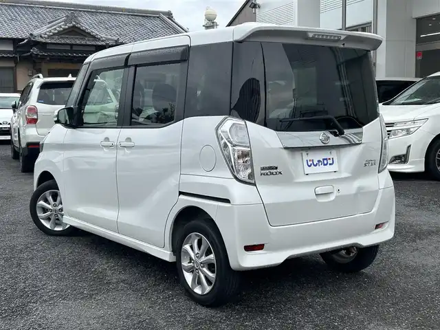 日産 デイズ ルークス ハイウェイスターX 宮崎県 2017(平29)年 9万km ホワイトパール /ナビ(MM317D-W)//TV/CD/DVD/Bluetooth//アラウンドビューモニター//バックカメラ//片側パワースライドドア//オートライト//純正フロアマット//純正アルミホイール//ドアバイザー//取扱/保証書//スペアキー×１