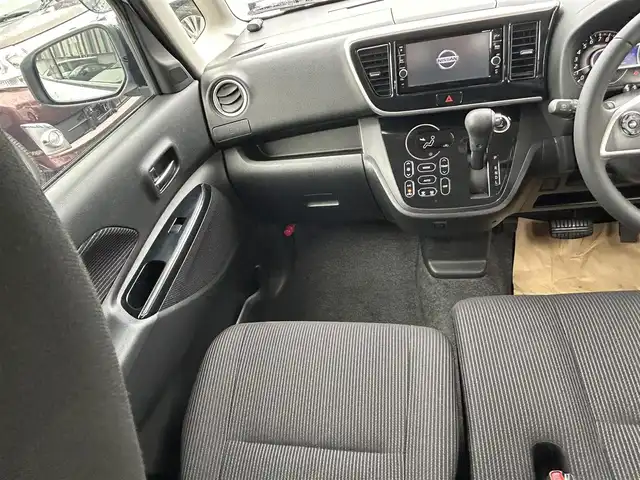 日産 デイズ ルークス ハイウェイスターX 宮崎県 2017(平29)年 9万km ホワイトパール /ナビ(MM317D-W)//TV/CD/DVD/Bluetooth//アラウンドビューモニター//バックカメラ//片側パワースライドドア//オートライト//純正フロアマット//純正アルミホイール//ドアバイザー//取扱/保証書//スペアキー×１