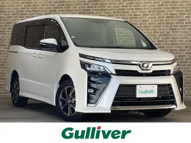 トヨタ ヴォクシー ZS 岩手県 2017(平29)年 6.4万km ホワイトパールクリスタルシャイン ワンオーナー/４WD/オプション12.1型後席モニター/寒冷地仕様/両側パワースライドドア/トヨタセーフティセンスC/プリクラッシュセーフティ/レーンディパーチャーアラート/オートマチックハイビーム/先行車発進告知機能/クルーズコントロール/MTモード付AT/横滑り防止装置/アイドリングストップ/純正オプション10.5型ナビ/フルセグTV/HDMI入力/TVキャンセラー/バックカメラ/ETC/リヤオートエアコン/ロールサンシェード/LEDヘッドランプ/LEDフォグランプ/純正16インチアルミホイール