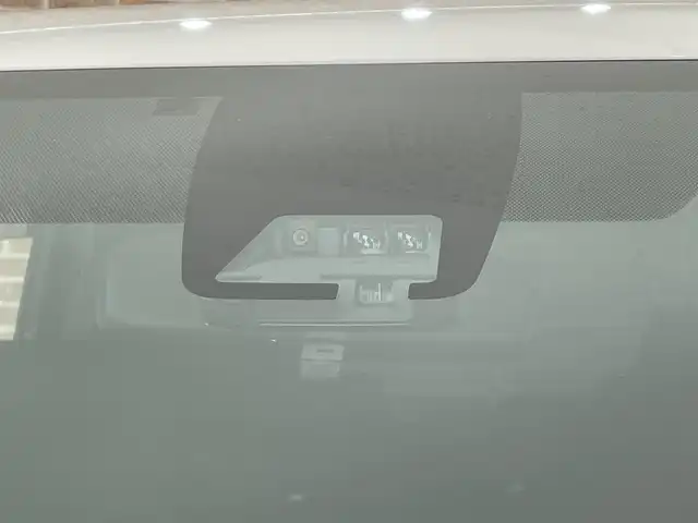 トヨタ ヴォクシー ZS 岩手県 2017(平29)年 6.4万km ホワイトパールクリスタルシャイン ワンオーナー/４WD/オプション12.1型後席モニター/寒冷地仕様/両側パワースライドドア/トヨタセーフティセンスC/プリクラッシュセーフティ/レーンディパーチャーアラート/オートマチックハイビーム/先行車発進告知機能/クルーズコントロール/MTモード付AT/横滑り防止装置/アイドリングストップ/純正オプション10.5型ナビ/フルセグTV/HDMI入力/TVキャンセラー/バックカメラ/ETC/リヤオートエアコン/ロールサンシェード/LEDヘッドランプ/LEDフォグランプ/純正16インチアルミホイール