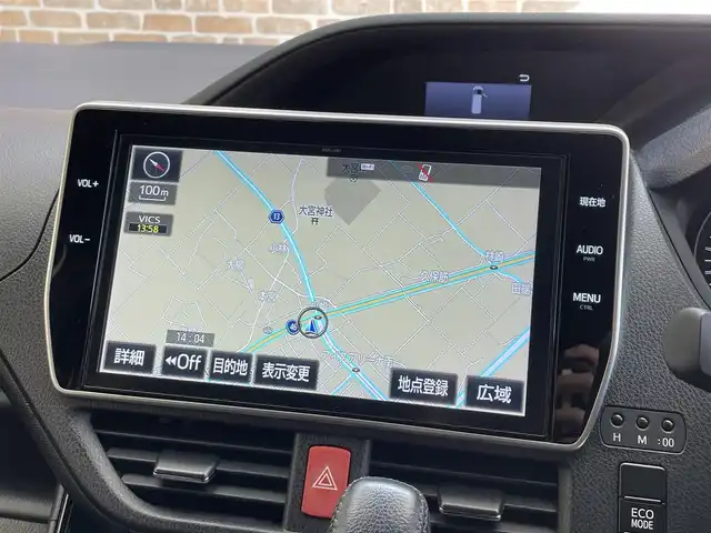 トヨタ ヴォクシー ZS 岩手県 2017(平29)年 6.4万km ホワイトパールクリスタルシャイン ワンオーナー/４WD/オプション12.1型後席モニター/寒冷地仕様/両側パワースライドドア/トヨタセーフティセンスC/プリクラッシュセーフティ/レーンディパーチャーアラート/オートマチックハイビーム/先行車発進告知機能/クルーズコントロール/MTモード付AT/横滑り防止装置/アイドリングストップ/純正オプション10.5型ナビ/フルセグTV/HDMI入力/TVキャンセラー/バックカメラ/ETC/リヤオートエアコン/ロールサンシェード/LEDヘッドランプ/LEDフォグランプ/純正16インチアルミホイール