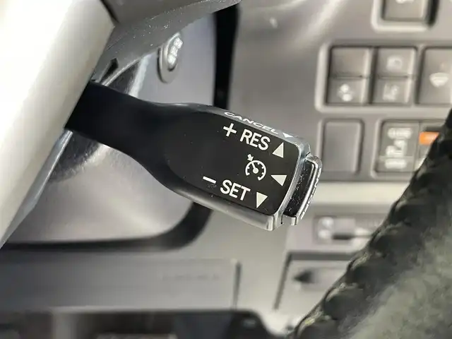 トヨタ ヴォクシー ZS 岩手県 2017(平29)年 6.4万km ホワイトパールクリスタルシャイン ワンオーナー/４WD/オプション12.1型後席モニター/寒冷地仕様/両側パワースライドドア/トヨタセーフティセンスC/プリクラッシュセーフティ/レーンディパーチャーアラート/オートマチックハイビーム/先行車発進告知機能/クルーズコントロール/MTモード付AT/横滑り防止装置/アイドリングストップ/純正オプション10.5型ナビ/フルセグTV/HDMI入力/TVキャンセラー/バックカメラ/ETC/リヤオートエアコン/ロールサンシェード/LEDヘッドランプ/LEDフォグランプ/純正16インチアルミホイール