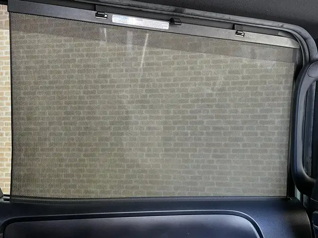 トヨタ ヴォクシー ZS 岩手県 2017(平29)年 6.4万km ホワイトパールクリスタルシャイン ワンオーナー/４WD/オプション12.1型後席モニター/寒冷地仕様/両側パワースライドドア/トヨタセーフティセンスC/プリクラッシュセーフティ/レーンディパーチャーアラート/オートマチックハイビーム/先行車発進告知機能/クルーズコントロール/MTモード付AT/横滑り防止装置/アイドリングストップ/純正オプション10.5型ナビ/フルセグTV/HDMI入力/TVキャンセラー/バックカメラ/ETC/リヤオートエアコン/ロールサンシェード/LEDヘッドランプ/LEDフォグランプ/純正16インチアルミホイール