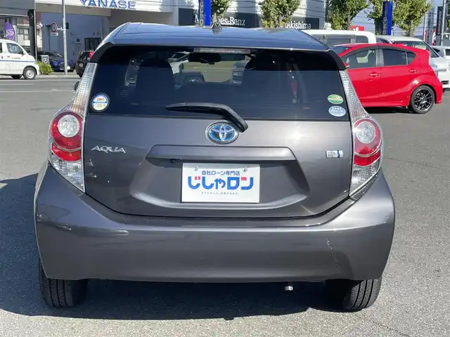 トヨタ アクア 東京都 2014(平26)年 1.5万km グレーメタリック (株)IDOMが運営する【じしゃロン昭島店】の自社ローン専用車両になります。こちらは現金またはオートローンご利用時の価格です。自社ローンご希望の方は別途その旨お申付け下さい/純正ナビ（7インチ）/BT/SD/CD/DVD/ワンセグTV/バックカメラ/社外ETC/ワンオーナー/電動格納ミラー/１５０００ｋｍ