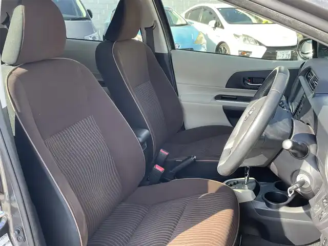 トヨタ アクア 東京都 2014(平26)年 1.5万km グレーメタリック (株)IDOMが運営する【じしゃロン昭島店】の自社ローン専用車両になります。こちらは現金またはオートローンご利用時の価格です。自社ローンご希望の方は別途その旨お申付け下さい/純正ナビ（7インチ）/BT/SD/CD/DVD/ワンセグTV/バックカメラ/社外ETC/ワンオーナー/電動格納ミラー/１５０００ｋｍ