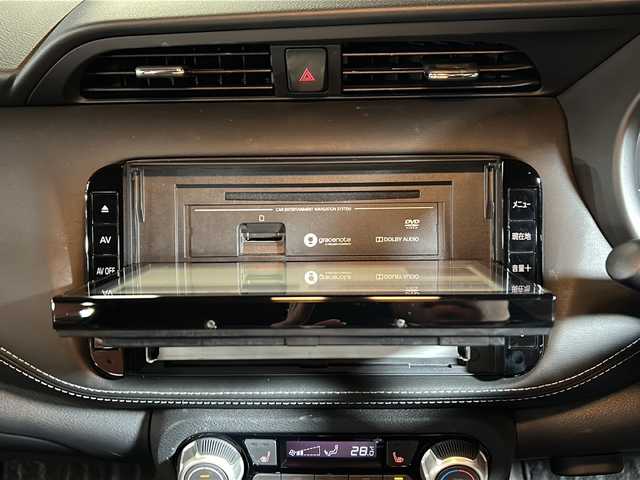 日産 キックス X 静岡県 2020(令2)年 5万km ピュアブラック 純正SDナビ/・CD/・DVD/・フルセグＴＶ/・Bluetooth/・AM/・FM/主要装備/・衝突軽減/・レーンキープ/・追従クルコン/・コーナーセンサー前後/・全方位カメラ/・ビルトインＥＴＣ/・ドラレコ前/・ハーフレザーシート/・シートヒーターD/N席/・ハンドルヒーター/・ステリモ/・ルーフレール/・LEDヘッドライト/・オートハイビーム/・オートライト/・純正フロアマット/・純正アルミホイール/・ホイールロックナット