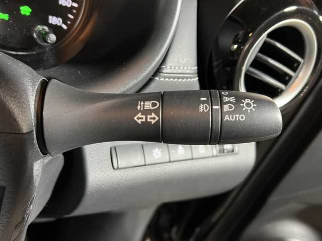 日産 キックス X 静岡県 2020(令2)年 5万km ピュアブラック 純正SDナビ/・CD/・DVD/・フルセグＴＶ/・Bluetooth/・AM/・FM/主要装備/・衝突軽減/・レーンキープ/・追従クルコン/・コーナーセンサー前後/・全方位カメラ/・ビルトインＥＴＣ/・ドラレコ前/・ハーフレザーシート/・シートヒーターD/N席/・ハンドルヒーター/・ステリモ/・ルーフレール/・LEDヘッドライト/・オートハイビーム/・オートライト/・純正フロアマット/・純正アルミホイール/・ホイールロックナット