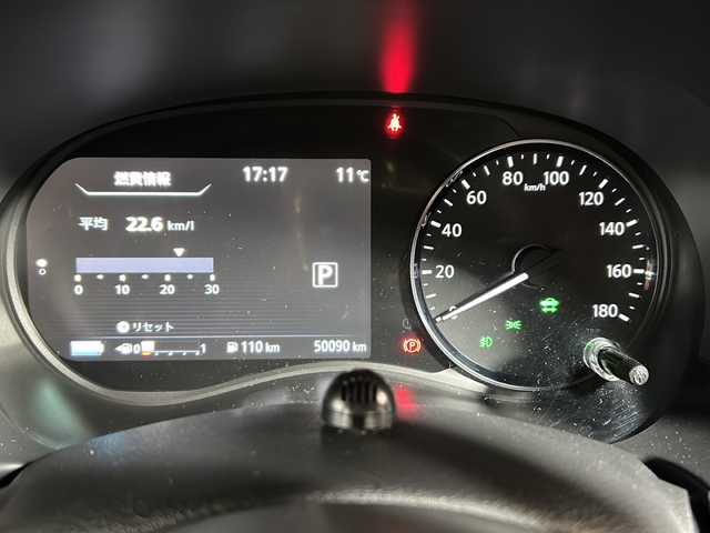 日産 キックス X 静岡県 2020(令2)年 5万km ピュアブラック 純正SDナビ/・CD/・DVD/・フルセグＴＶ/・Bluetooth/・AM/・FM/主要装備/・衝突軽減/・レーンキープ/・追従クルコン/・コーナーセンサー前後/・全方位カメラ/・ビルトインＥＴＣ/・ドラレコ前/・ハーフレザーシート/・シートヒーターD/N席/・ハンドルヒーター/・ステリモ/・ルーフレール/・LEDヘッドライト/・オートハイビーム/・オートライト/・純正フロアマット/・純正アルミホイール/・ホイールロックナット