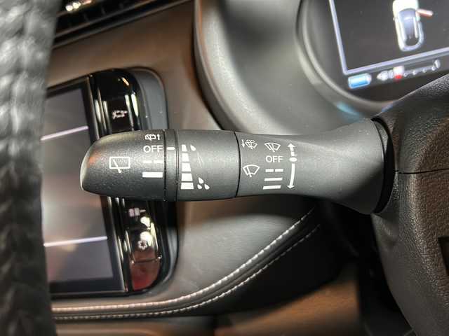 日産 キックス X 静岡県 2020(令2)年 5万km ピュアブラック 純正SDナビ/・CD/・DVD/・フルセグＴＶ/・Bluetooth/・AM/・FM/主要装備/・衝突軽減/・レーンキープ/・追従クルコン/・コーナーセンサー前後/・全方位カメラ/・ビルトインＥＴＣ/・ドラレコ前/・ハーフレザーシート/・シートヒーターD/N席/・ハンドルヒーター/・ステリモ/・ルーフレール/・LEDヘッドライト/・オートハイビーム/・オートライト/・純正フロアマット/・純正アルミホイール/・ホイールロックナット