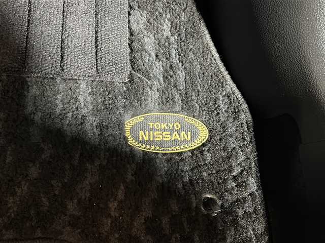 日産 キックス X 静岡県 2020(令2)年 5万km ピュアブラック 純正SDナビ/・CD/・DVD/・フルセグＴＶ/・Bluetooth/・AM/・FM/主要装備/・衝突軽減/・レーンキープ/・追従クルコン/・コーナーセンサー前後/・全方位カメラ/・ビルトインＥＴＣ/・ドラレコ前/・ハーフレザーシート/・シートヒーターD/N席/・ハンドルヒーター/・ステリモ/・ルーフレール/・LEDヘッドライト/・オートハイビーム/・オートライト/・純正フロアマット/・純正アルミホイール/・ホイールロックナット