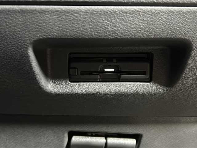 日産 キックス X 静岡県 2020(令2)年 5万km ピュアブラック 純正SDナビ/・CD/・DVD/・フルセグＴＶ/・Bluetooth/・AM/・FM/主要装備/・衝突軽減/・レーンキープ/・追従クルコン/・コーナーセンサー前後/・全方位カメラ/・ビルトインＥＴＣ/・ドラレコ前/・ハーフレザーシート/・シートヒーターD/N席/・ハンドルヒーター/・ステリモ/・ルーフレール/・LEDヘッドライト/・オートハイビーム/・オートライト/・純正フロアマット/・純正アルミホイール/・ホイールロックナット