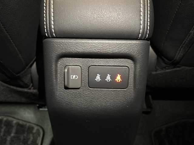 日産 キックス X 静岡県 2020(令2)年 5万km ピュアブラック 純正SDナビ/・CD/・DVD/・フルセグＴＶ/・Bluetooth/・AM/・FM/主要装備/・衝突軽減/・レーンキープ/・追従クルコン/・コーナーセンサー前後/・全方位カメラ/・ビルトインＥＴＣ/・ドラレコ前/・ハーフレザーシート/・シートヒーターD/N席/・ハンドルヒーター/・ステリモ/・ルーフレール/・LEDヘッドライト/・オートハイビーム/・オートライト/・純正フロアマット/・純正アルミホイール/・ホイールロックナット