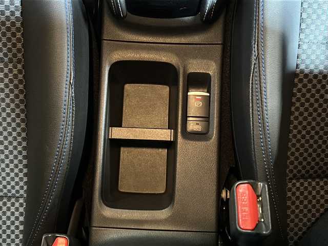 日産 キックス X 静岡県 2020(令2)年 5万km ピュアブラック 純正SDナビ/・CD/・DVD/・フルセグＴＶ/・Bluetooth/・AM/・FM/主要装備/・衝突軽減/・レーンキープ/・追従クルコン/・コーナーセンサー前後/・全方位カメラ/・ビルトインＥＴＣ/・ドラレコ前/・ハーフレザーシート/・シートヒーターD/N席/・ハンドルヒーター/・ステリモ/・ルーフレール/・LEDヘッドライト/・オートハイビーム/・オートライト/・純正フロアマット/・純正アルミホイール/・ホイールロックナット