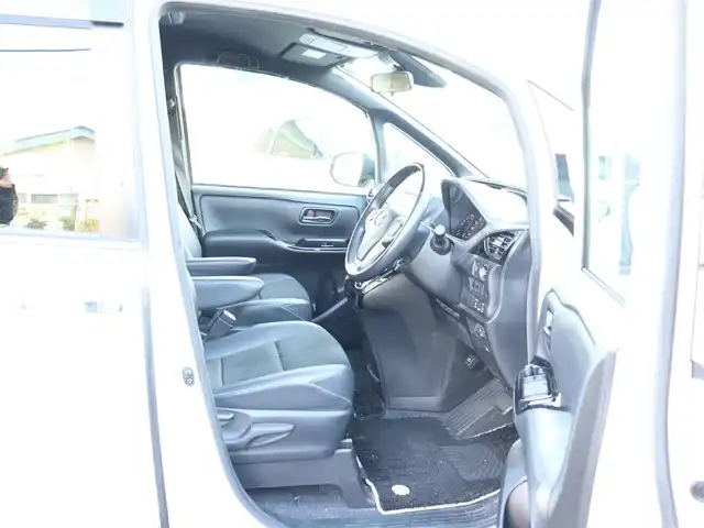 トヨタ ノア Si ダブルバイビーⅢ 神奈川県 2020(令2)年 4.3万km ホワイトパールクリスタルシャイン ワンオーナー/純正メモリナビ/フルセグテレビ/フリップダウンモニター/クルーズコントロール/プッシュスタート/両側パワースライドドア/ETC2.0/LEDヘッドライト/スマートキー/保証書/取説/ナビ説/記録(R.4.5.7)/スペアスマートキー