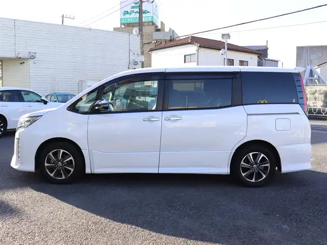 トヨタ ノア Si ダブルバイビーⅢ 神奈川県 2020(令2)年 4.3万km ホワイトパールクリスタルシャイン ワンオーナー/純正メモリナビ/フルセグテレビ/フリップダウンモニター/クルーズコントロール/プッシュスタート/両側パワースライドドア/ETC2.0/LEDヘッドライト/スマートキー/保証書/取説/ナビ説/記録(R.4.5.7)/スペアスマートキー