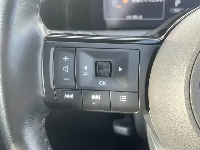 日産 ノート e－パワー X FOUR 島根県 2023(令5)年 6.5万km スーパーブラック 4WD/プロパイロット　/・レーダークルーズコントロール/・レーンアシスト/純正９インチメモリナビ　/(AM/FM/フルセグTV/Ｂｌｕｅｔｏｏｔｈ接続)　/全方位／バックカメラ　/ビルトインＥＴＣ2.0/インテリジェント　エマージェンシーブレーキ/後側方車両検知警報システム/前後コーナーセンサー　/前席シートヒーター　/ステアリングヒーター/電動パーキングブレーキ/オートホールド　/オートハイビーム／ライト/置くだけ充電/純正フロアマット/保証書・取扱説明書・スペアキー1本