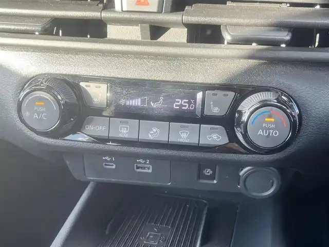 日産 ノート e－パワー X FOUR 島根県 2023(令5)年 6.5万km スーパーブラック 4WD/プロパイロット　/・レーダークルーズコントロール/・レーンアシスト/純正９インチメモリナビ　/(AM/FM/フルセグTV/Ｂｌｕｅｔｏｏｔｈ接続)　/全方位／バックカメラ　/ビルトインＥＴＣ2.0/インテリジェント　エマージェンシーブレーキ/後側方車両検知警報システム/前後コーナーセンサー　/前席シートヒーター　/ステアリングヒーター/電動パーキングブレーキ/オートホールド　/オートハイビーム／ライト/置くだけ充電/純正フロアマット/保証書・取扱説明書・スペアキー1本