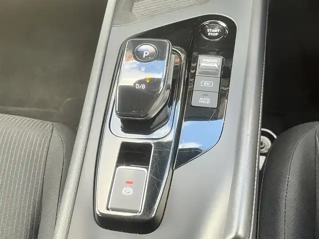 日産 ノート e－パワー X FOUR 島根県 2023(令5)年 6.5万km スーパーブラック 4WD/プロパイロット　/・レーダークルーズコントロール/・レーンアシスト/純正９インチメモリナビ　/(AM/FM/フルセグTV/Ｂｌｕｅｔｏｏｔｈ接続)　/全方位／バックカメラ　/ビルトインＥＴＣ2.0/インテリジェント　エマージェンシーブレーキ/後側方車両検知警報システム/前後コーナーセンサー　/前席シートヒーター　/ステアリングヒーター/電動パーキングブレーキ/オートホールド　/オートハイビーム／ライト/置くだけ充電/純正フロアマット/保証書・取扱説明書・スペアキー1本