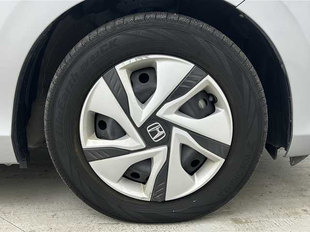 ホンダ フリード ハイブリット G ホンダセンシング 宮城県 2018(平30)年 6万km ルナシルバーM 禁煙車/ホンダセンシング/・衝突軽減ブレーキ/・路外逸脱抑制機能/・先行車発進お知らせ機能/・アダプティブクルーズコントロール/・車線維持支援システム/・標識認識機能/両側パワースライドドア/バックカメラ/純正9インチSDナビ/・BT/SD/DVD/CD/AM/FM/フルセグTV/純正ドライブレコーダー（F/R）/ビルトインETC/ステアリングスイッチ/プッシュスタート/スマートキー/LEDヘッドライト/純正フロアマット/純正15インチホイールキャップ/後席ロールサンシェード/ドアバイザー/横滑り防止装置/アイドリングストップ