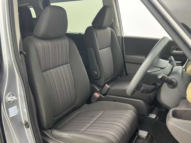 ホンダ フリード ハイブリット G ホンダセンシング 宮城県 2018(平30)年 6万km ルナシルバーM 禁煙車/ホンダセンシング/・衝突軽減ブレーキ/・路外逸脱抑制機能/・先行車発進お知らせ機能/・アダプティブクルーズコントロール/・車線維持支援システム/・標識認識機能/両側パワースライドドア/バックカメラ/純正9インチSDナビ/・BT/SD/DVD/CD/AM/FM/フルセグTV/純正ドライブレコーダー（F/R）/ビルトインETC/ステアリングスイッチ/プッシュスタート/スマートキー/LEDヘッドライト/純正フロアマット/純正15インチホイールキャップ/後席ロールサンシェード/ドアバイザー/横滑り防止装置/アイドリングストップ