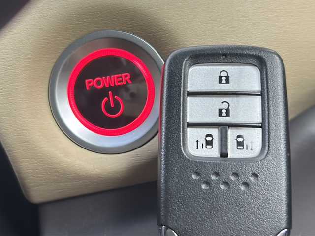 ホンダ フリード ハイブリット G ホンダセンシング 宮城県 2018(平30)年 6万km ルナシルバーM 禁煙車/ホンダセンシング/・衝突軽減ブレーキ/・路外逸脱抑制機能/・先行車発進お知らせ機能/・アダプティブクルーズコントロール/・車線維持支援システム/・標識認識機能/両側パワースライドドア/バックカメラ/純正9インチSDナビ/・BT/SD/DVD/CD/AM/FM/フルセグTV/純正ドライブレコーダー（F/R）/ビルトインETC/ステアリングスイッチ/プッシュスタート/スマートキー/LEDヘッドライト/純正フロアマット/純正15インチホイールキャップ/後席ロールサンシェード/ドアバイザー/横滑り防止装置/アイドリングストップ