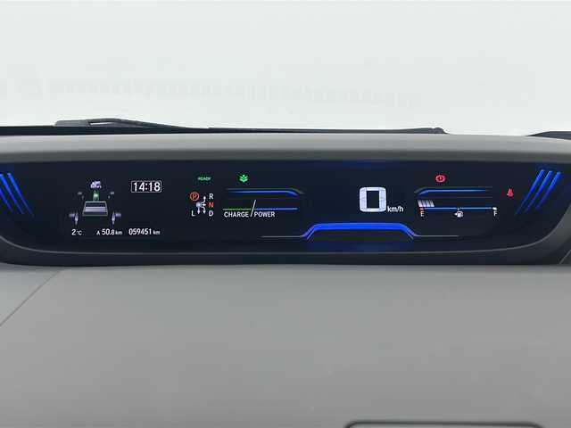 ホンダ フリード ハイブリット G ホンダセンシング 宮城県 2018(平30)年 6万km ルナシルバーM 禁煙車/ホンダセンシング/・衝突軽減ブレーキ/・路外逸脱抑制機能/・先行車発進お知らせ機能/・アダプティブクルーズコントロール/・車線維持支援システム/・標識認識機能/両側パワースライドドア/バックカメラ/純正9インチSDナビ/・BT/SD/DVD/CD/AM/FM/フルセグTV/純正ドライブレコーダー（F/R）/ビルトインETC/ステアリングスイッチ/プッシュスタート/スマートキー/LEDヘッドライト/純正フロアマット/純正15インチホイールキャップ/後席ロールサンシェード/ドアバイザー/横滑り防止装置/アイドリングストップ