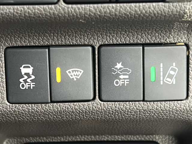 ホンダ フリード ハイブリット G ホンダセンシング 宮城県 2018(平30)年 6万km ルナシルバーM 禁煙車/ホンダセンシング/・衝突軽減ブレーキ/・路外逸脱抑制機能/・先行車発進お知らせ機能/・アダプティブクルーズコントロール/・車線維持支援システム/・標識認識機能/両側パワースライドドア/バックカメラ/純正9インチSDナビ/・BT/SD/DVD/CD/AM/FM/フルセグTV/純正ドライブレコーダー（F/R）/ビルトインETC/ステアリングスイッチ/プッシュスタート/スマートキー/LEDヘッドライト/純正フロアマット/純正15インチホイールキャップ/後席ロールサンシェード/ドアバイザー/横滑り防止装置/アイドリングストップ