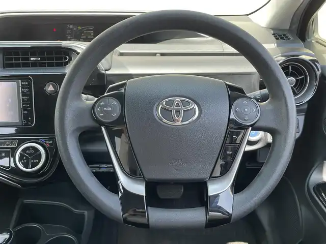 トヨタ アクア S スタイルブラック 茨城県 2018(平30)年 6.4万km ダークブルーマイカ Toyota Safety Sense C/純正SDナビ(NSCP-W64)/・ワンセグYV/CD/BT/バックカメラ/ETC/ステアリングリモコン/オートハイビーム/オートライト/LEDライト/ライトレベライザー/Wエアバッグ/横滑り防止装置/ABS/フロアマット/ウインカーミラー/電動格納ミラー/スマートキー/プッシュスタート/取扱説明書