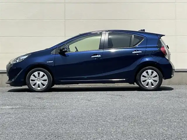 トヨタ アクア S スタイルブラック 茨城県 2018(平30)年 6.4万km ダークブルーマイカ Toyota Safety Sense C/純正SDナビ(NSCP-W64)/・ワンセグYV/CD/BT/バックカメラ/ETC/ステアリングリモコン/オートハイビーム/オートライト/LEDライト/ライトレベライザー/Wエアバッグ/横滑り防止装置/ABS/フロアマット/ウインカーミラー/電動格納ミラー/スマートキー/プッシュスタート/取扱説明書